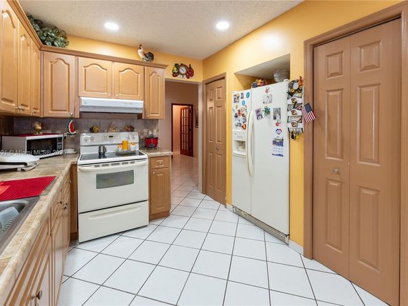 419 SW 136th Pl, Miami FL 33184