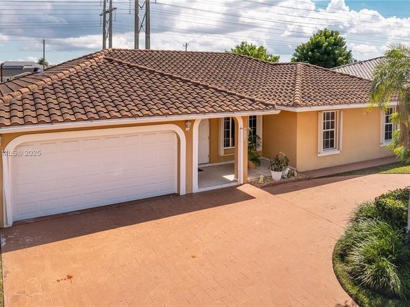 419 SW 136th Pl, Miami FL 33184