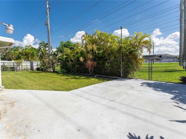 419 SW 136th Pl, Miami FL 33184