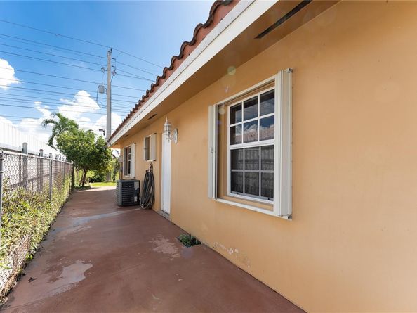 419 SW 136th Pl, Miami FL 33184