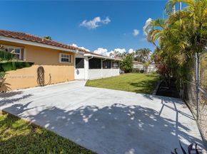 419 SW 136th Pl, Miami FL 33184