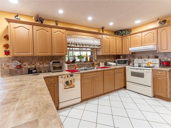 419 SW 136th Pl, Miami FL 33184