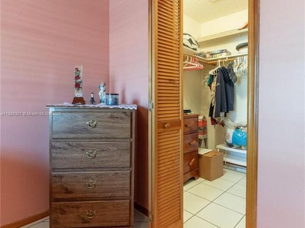 419 SW 136th Pl, Miami FL 33184