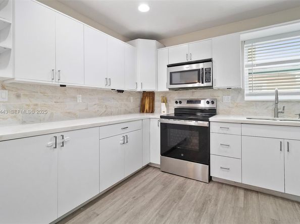 724 SW 4th Ct, Hallandale Beach FL 33009