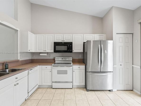 Undisclosed Address #A11886575, Sunrise FL 33313