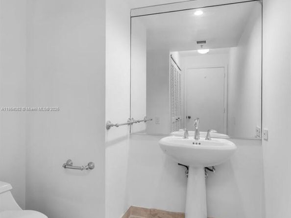 808 Brickell Key Dr 3205, Miami FL 33131