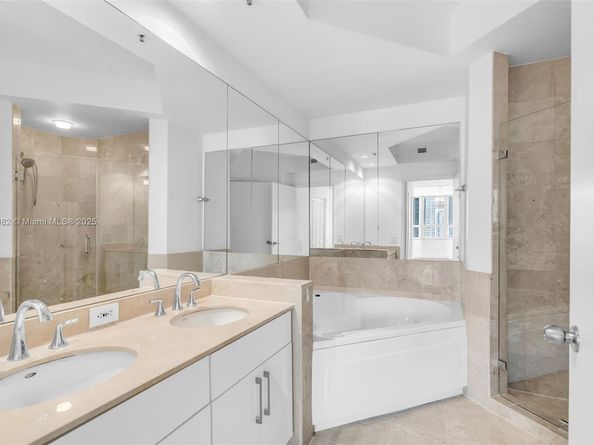 808 Brickell Key Dr 3205, Miami FL 33131