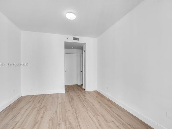 808 Brickell Key Dr 3205, Miami FL 33131