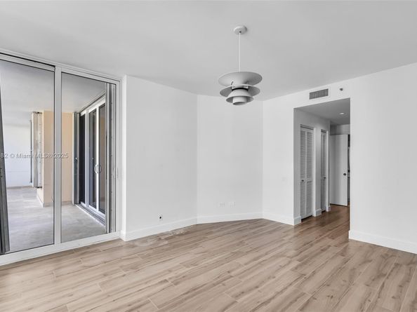 808 Brickell Key Dr 3205, Miami FL 33131
