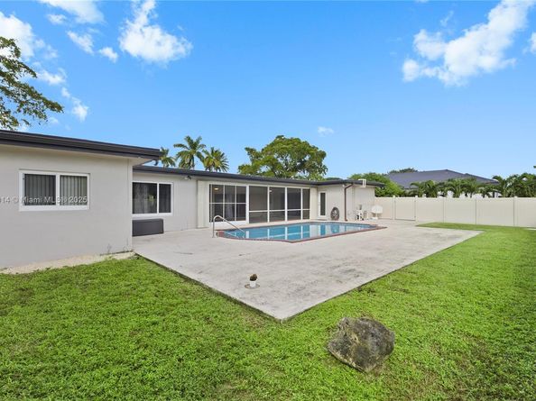 6150 SW 7th St, Plantation FL 33317