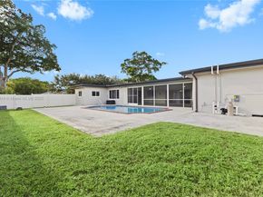 6150 SW 7th St, Plantation FL 33317