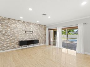 6150 SW 7th St, Plantation FL 33317
