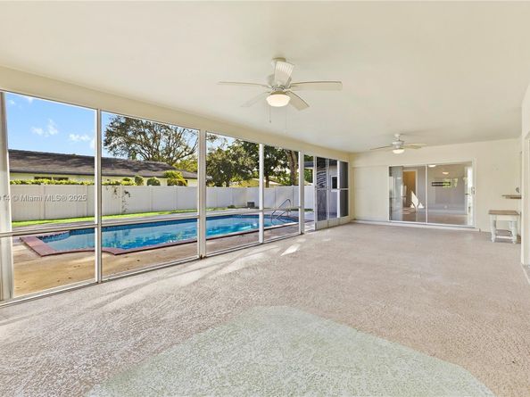 6150 SW 7th St, Plantation FL 33317