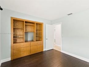 6150 SW 7th St, Plantation FL 33317
