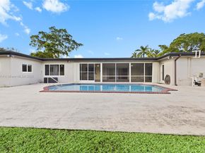 6150 SW 7th St, Plantation FL 33317
