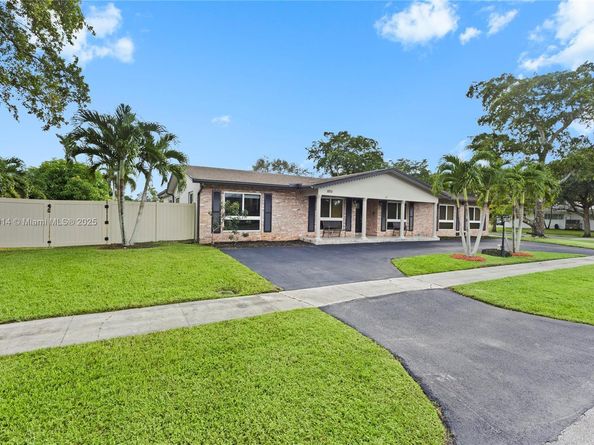 6150 SW 7th St, Plantation FL 33317