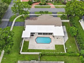 6150 SW 7th St, Plantation FL 33317