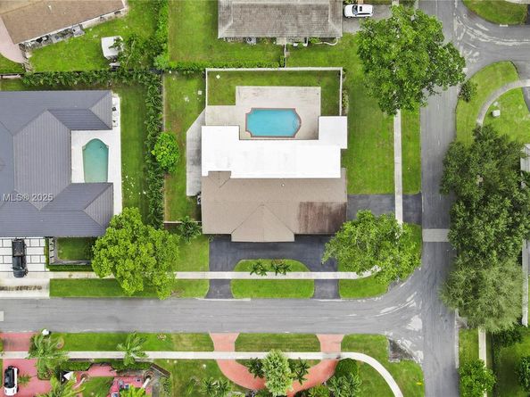 6150 SW 7th St, Plantation FL 33317