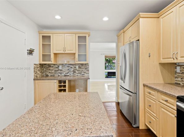 6150 SW 7th St, Plantation FL 33317