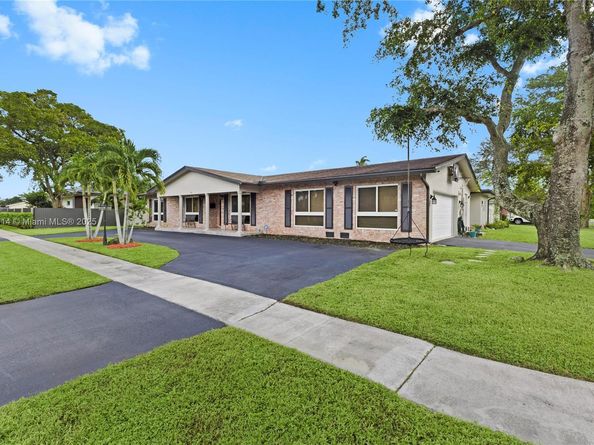 6150 SW 7th St, Plantation FL 33317