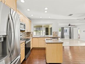 6150 SW 7th St, Plantation FL 33317