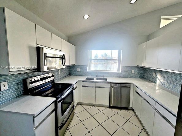 824 Stanton Dr, Weston FL 33326