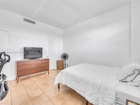 90 Edgewater Dr PH23, Coral Gables FL 33133