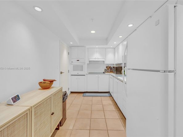 90 Edgewater Dr PH23, Coral Gables FL 33133