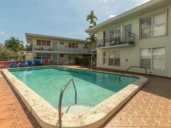 1275 Marseille Dr 35, Miami Beach FL 33141