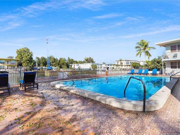 1275 Marseille Dr 35, Miami Beach FL 33141