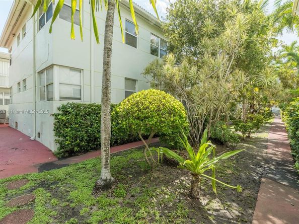1275 Marseille Dr 35, Miami Beach FL 33141