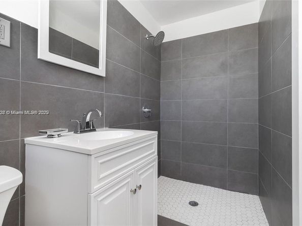 1275 Marseille Dr 35, Miami Beach FL 33141