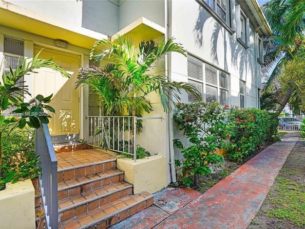 1275 Marseille Dr 35, Miami Beach FL 33141