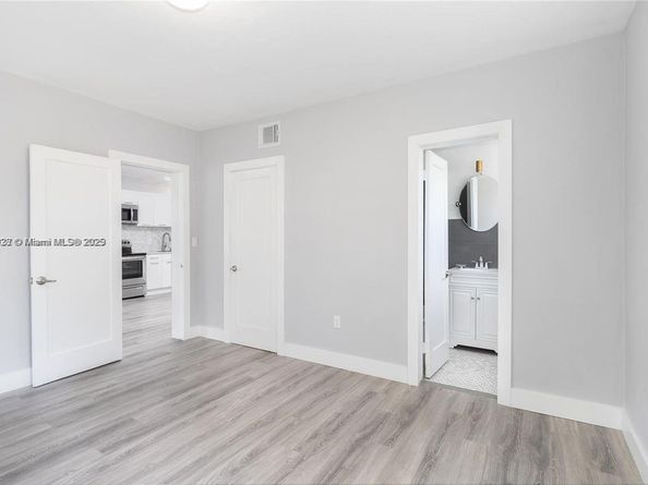 1275 Marseille Dr 35, Miami Beach FL 33141