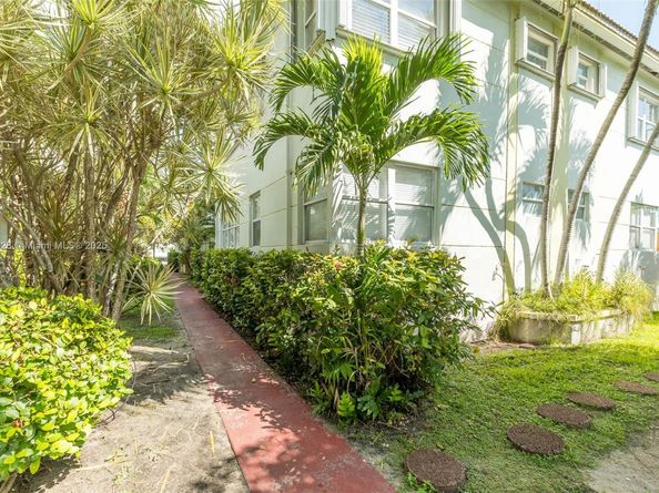 1275 Marseille Dr 35, Miami Beach FL 33141