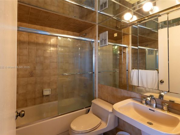 3200 Collins Ave 128, Miami Beach FL 33140