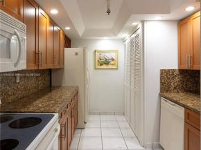 3200 Collins Ave 128, Miami Beach FL 33140