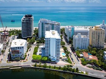 3200 Collins Ave