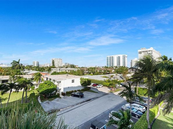 3210 SE 10th St 4D, Pompano Beach FL 33062