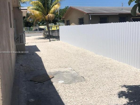1064 NW 103rd St, Miami FL 33150