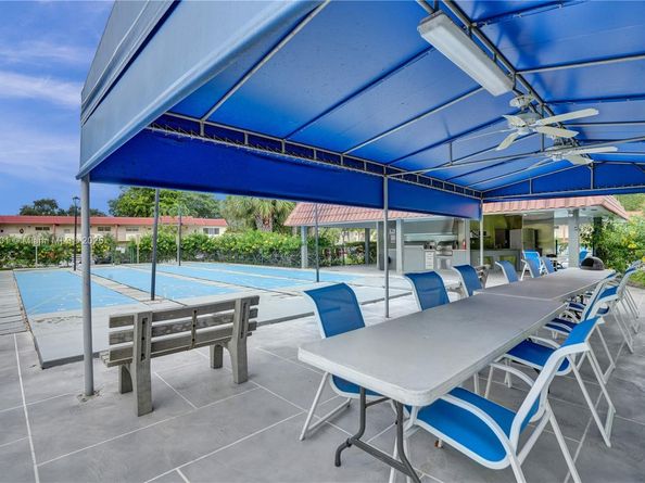 681 S Hollybrook Dr 203, Pembroke Pines FL 33025