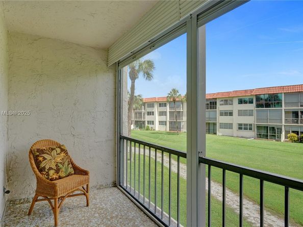 681 S Hollybrook Dr 203, Pembroke Pines FL 33025