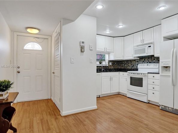 681 S Hollybrook Dr 203, Pembroke Pines FL 33025