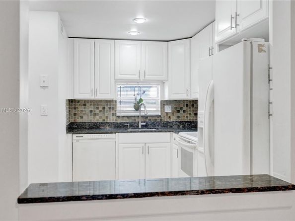 681 S Hollybrook Dr 203, Pembroke Pines FL 33025