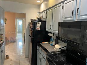 181 NE 14th Ave 22B, Hallandale Beach FL 33009