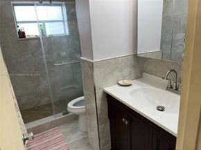 181 NE 14th Ave 22B, Hallandale Beach FL 33009