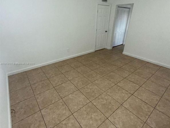 13700 NE 6th Ave 213, North Miami FL 33161