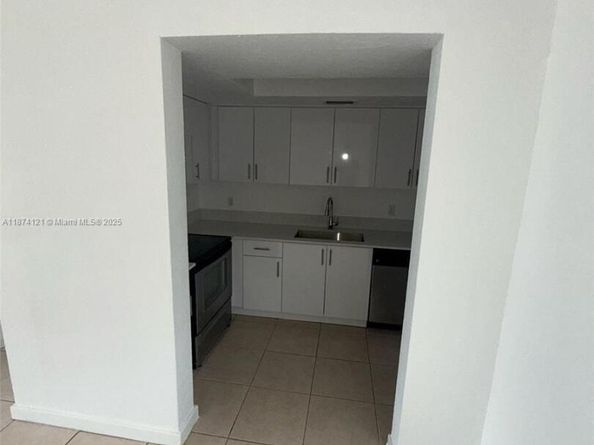 13700 NE 6th Ave 213, North Miami FL 33161