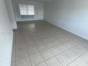 13700 NE 6th Ave 213, North Miami FL 33161
