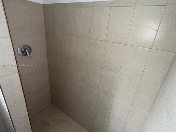 13700 NE 6th Ave 213, North Miami FL 33161